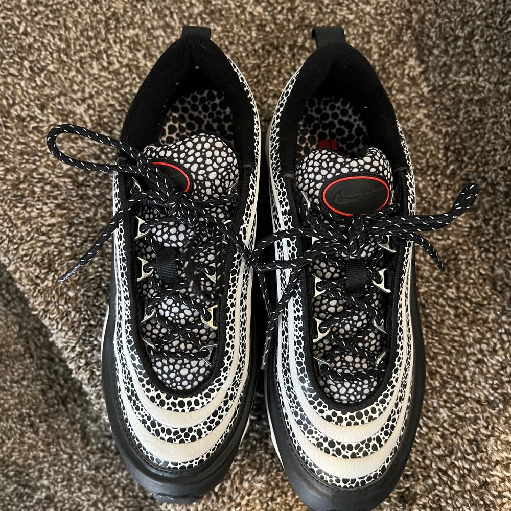 Air maxes